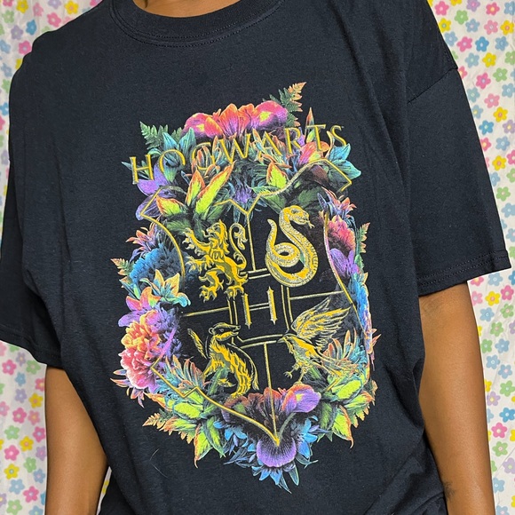 Warner Bros. Tops - Hog wars house tshirt. Vibrant and bright colors. Size XL. Perfect condition!